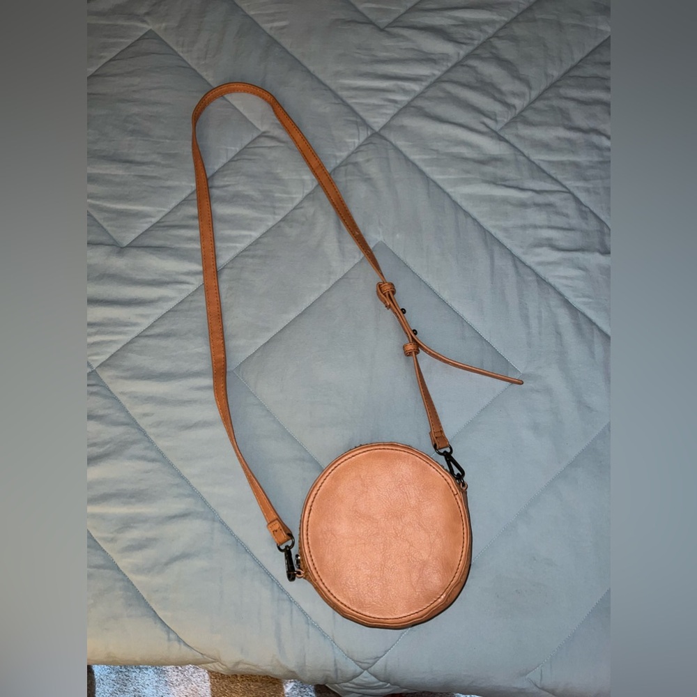 Circle crossbody